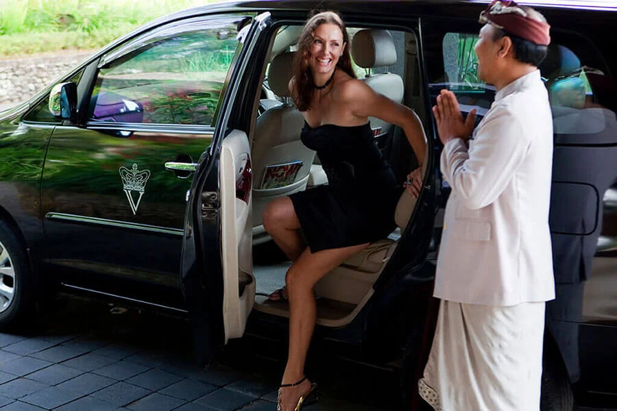 Receptionist welcoming a guest at Viceroy Bali