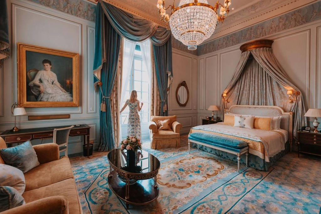 A royal 6 star hotel interior