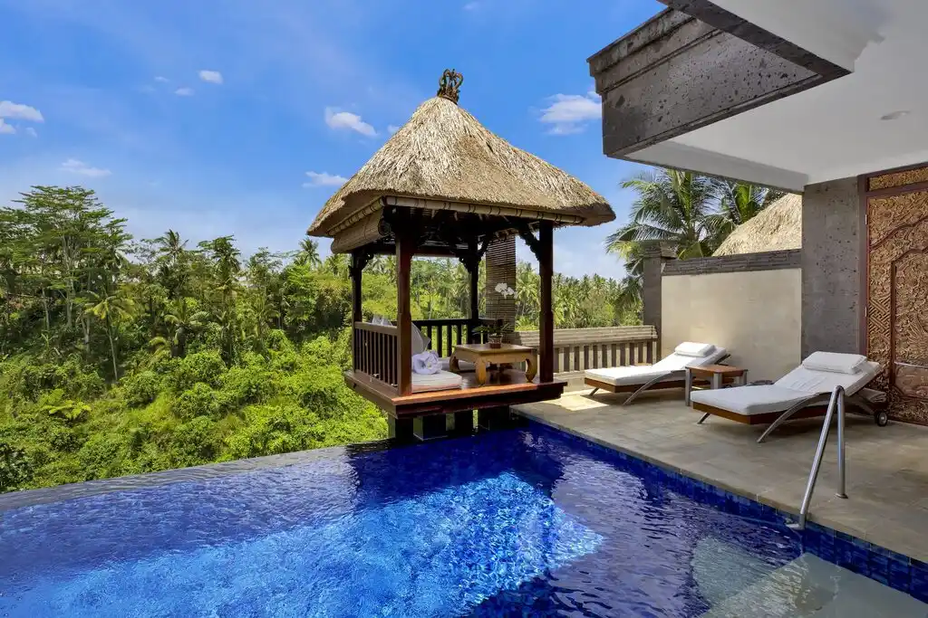 honeymoon resort Bali with infinity pool
